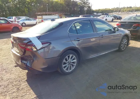 2022 Toyota Camry Le z USA, uszkodzony, nr VIN 4T1C11AK9NU644947